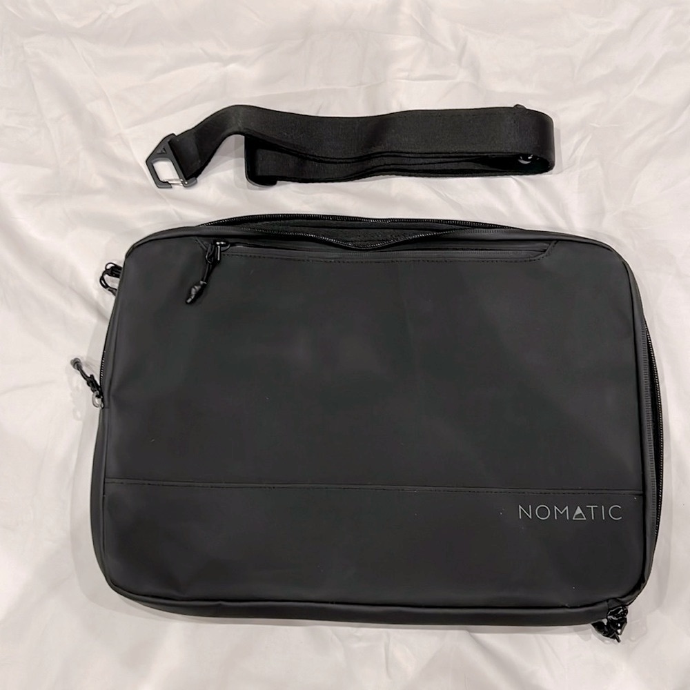 Nomatic Tech Case with detachable Shoulder Stap